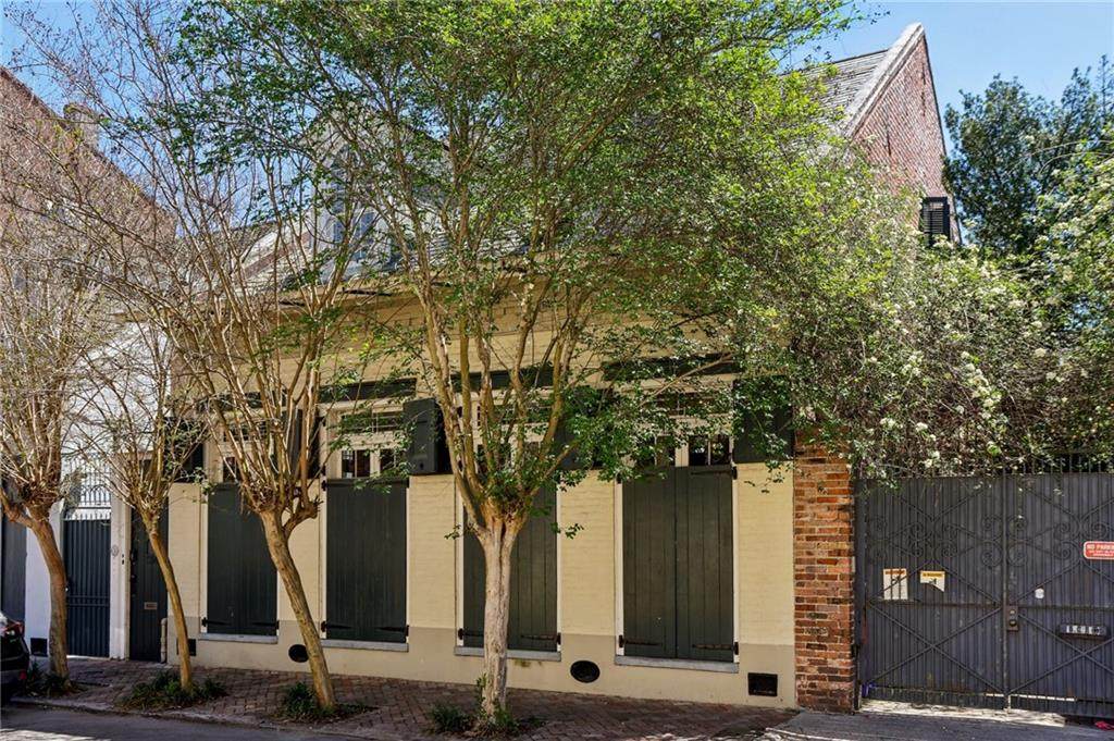 1114 Burgundy Street - Photo 1