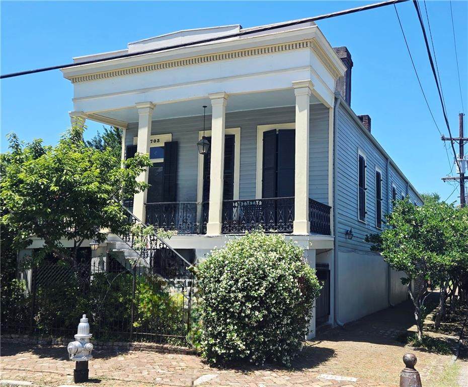 2705 Camp Street - Photo 1