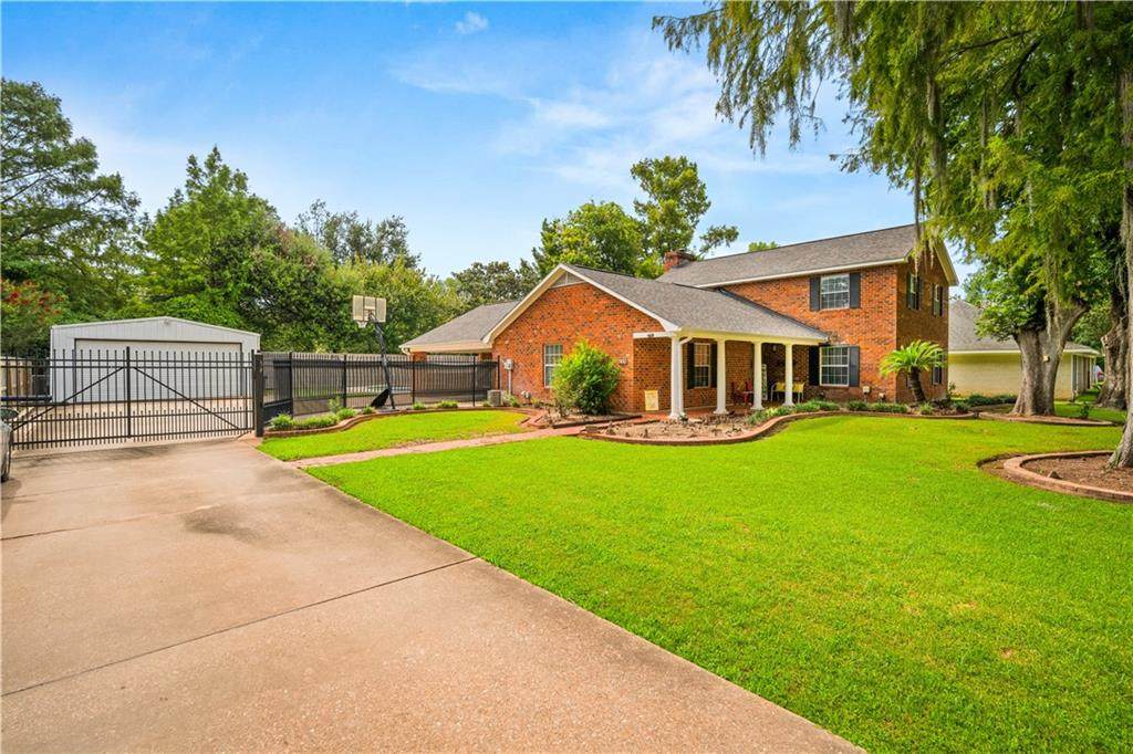 508 Windermere Boulevard - Photo 1