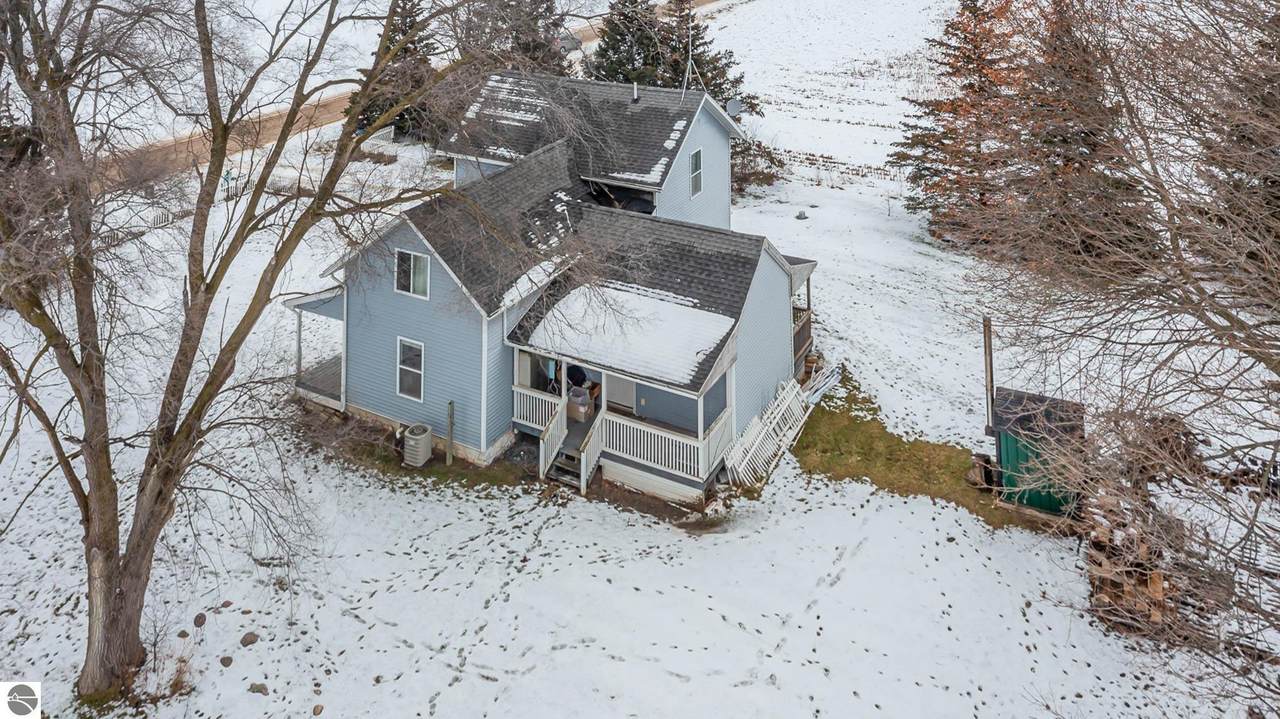 7585 North County Line Road - Photo 1