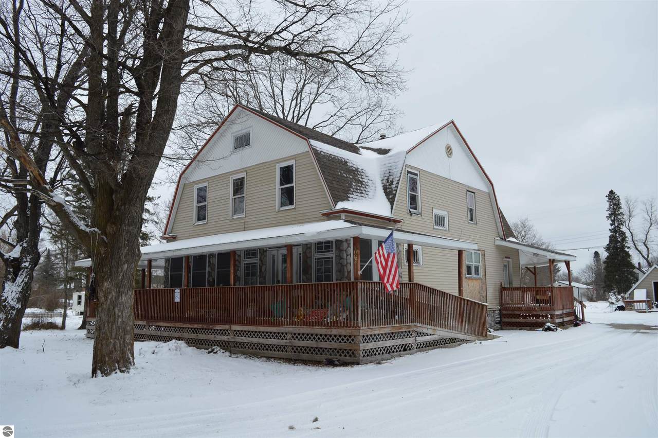 4085 Elmwood - Photo 1