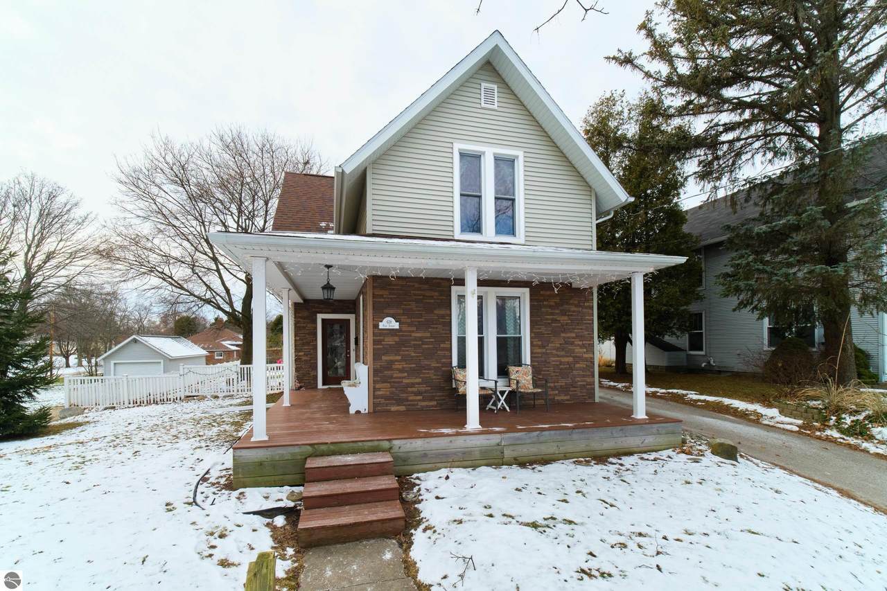 618 Pine Street - Photo 1