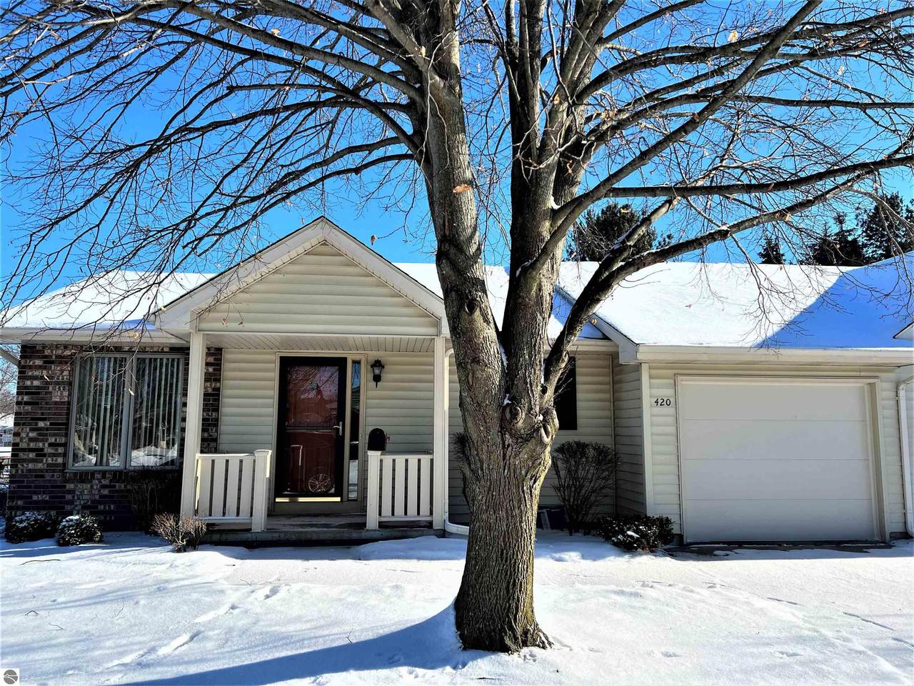 420 Applewood Lane - Photo 1