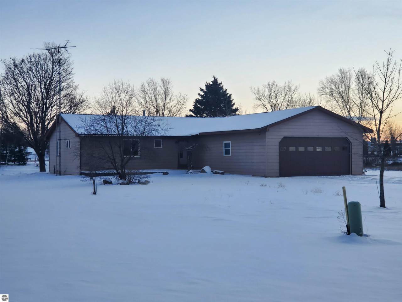1009 Peninsula Drive - Photo 1
