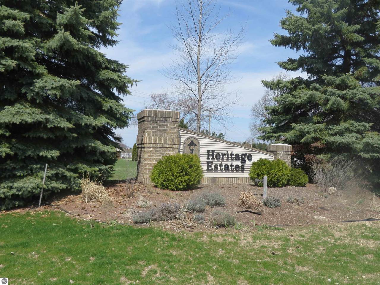 201 Heritage Park Place - Photo 1