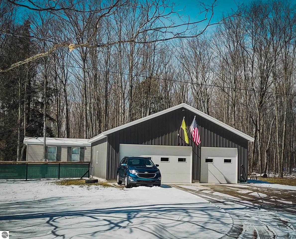 4828 Summit City Road - Photo 1