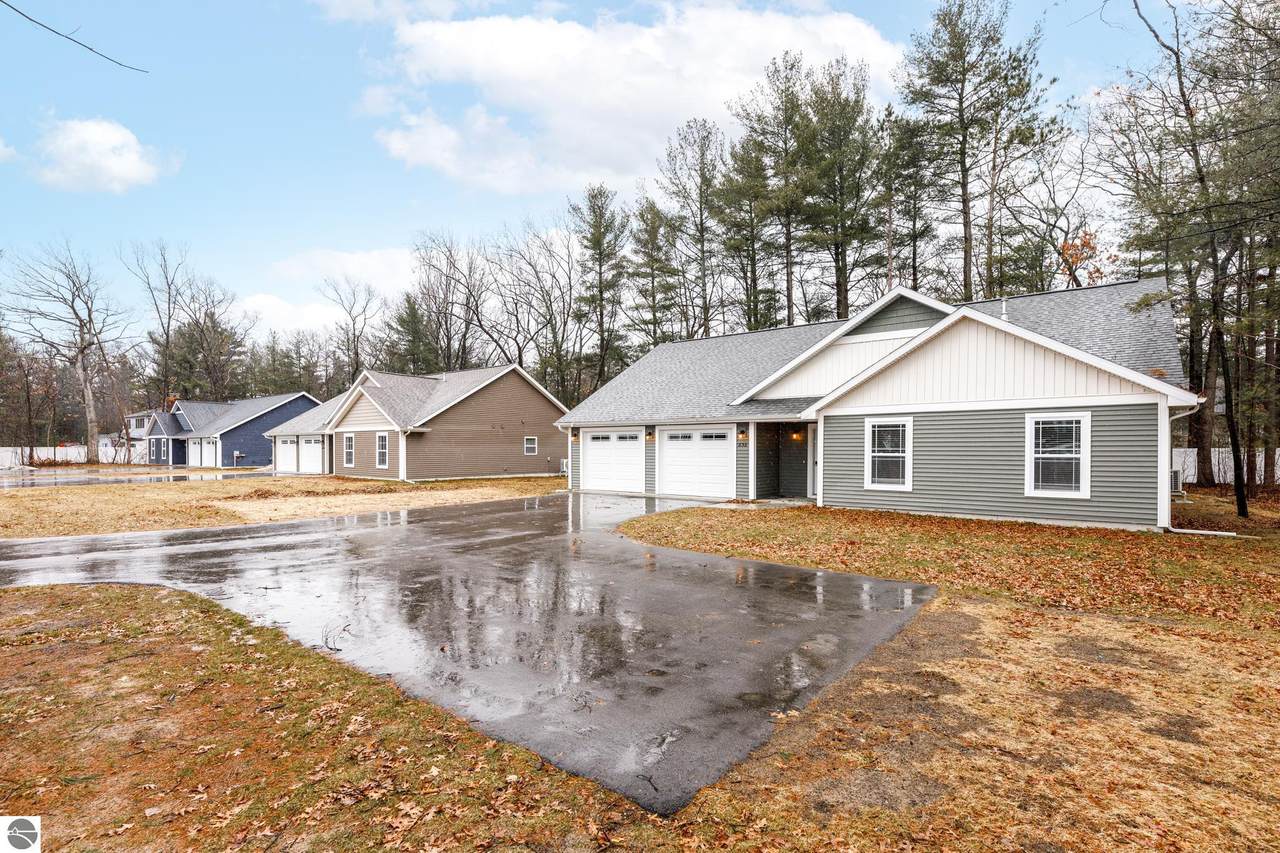 838 Munson Avenue - Photo 1