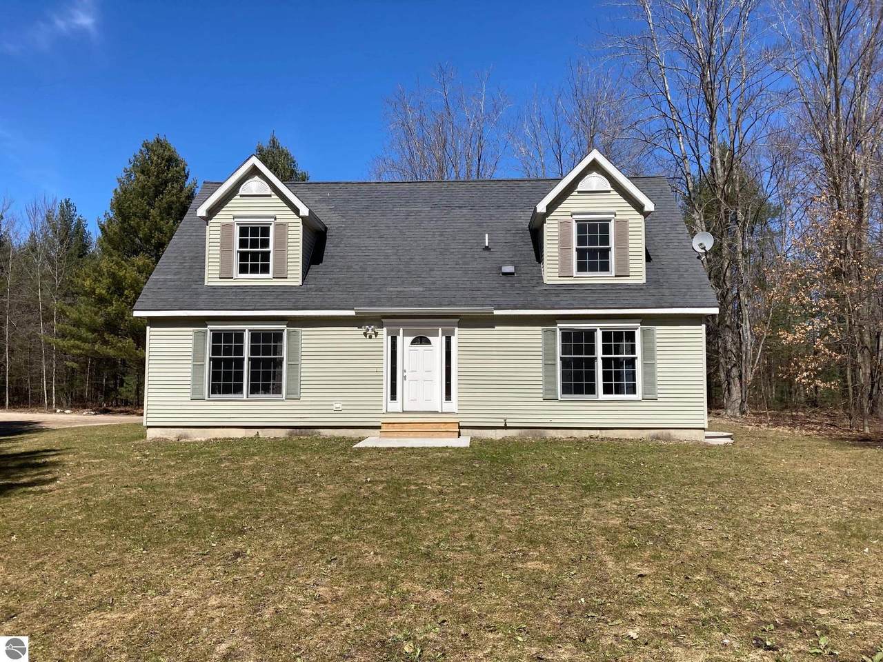 8159 Round Lake Road - Photo 1