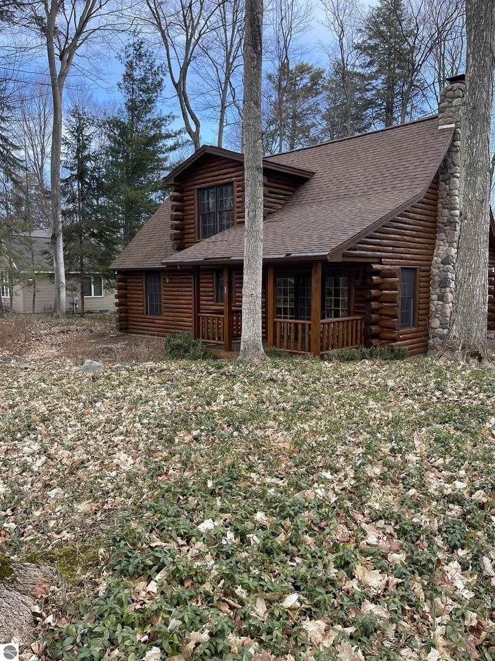 4864 Manor - Photo 1