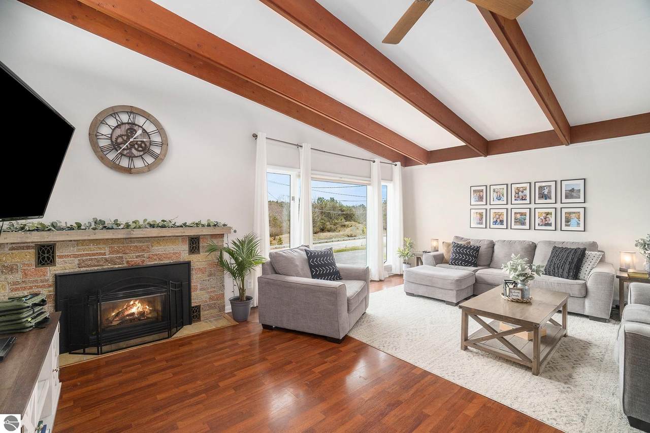 1040 Pilgrim Highway - Photo 1