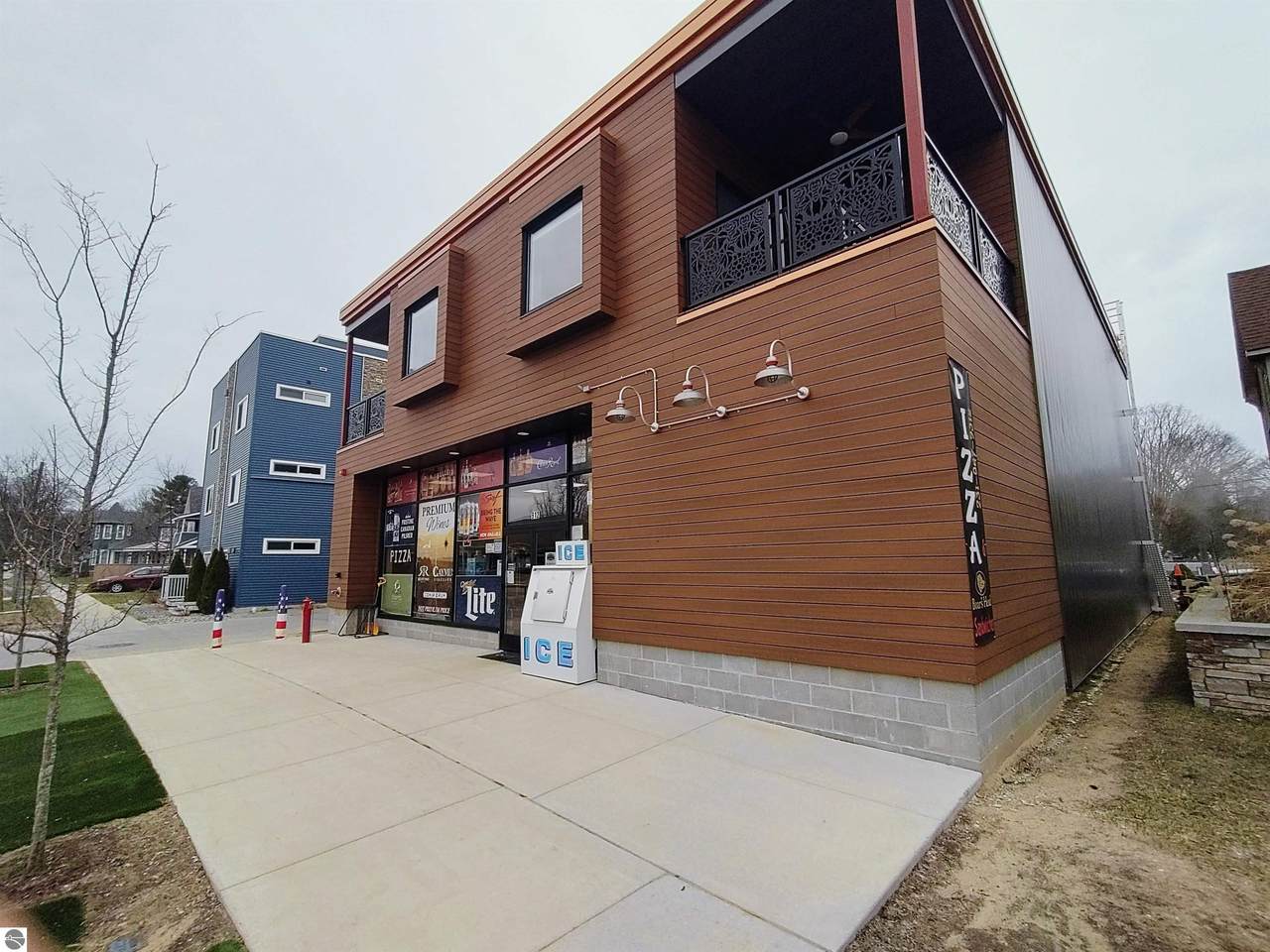 912 Front Street - Photo 1
