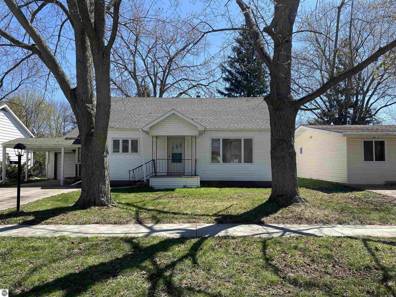 1011 Elizabeth Street - Photo 1