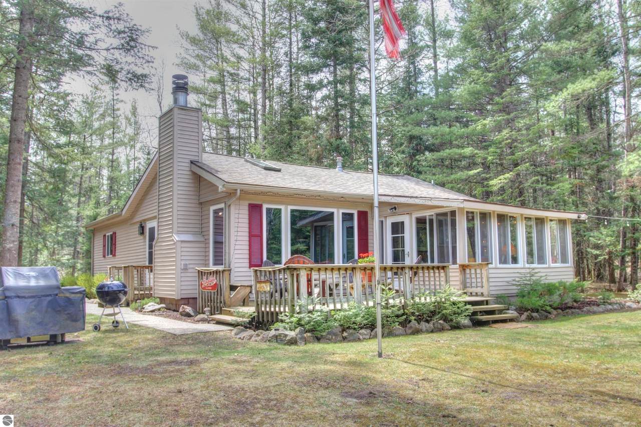 1475 River Road - Photo 1