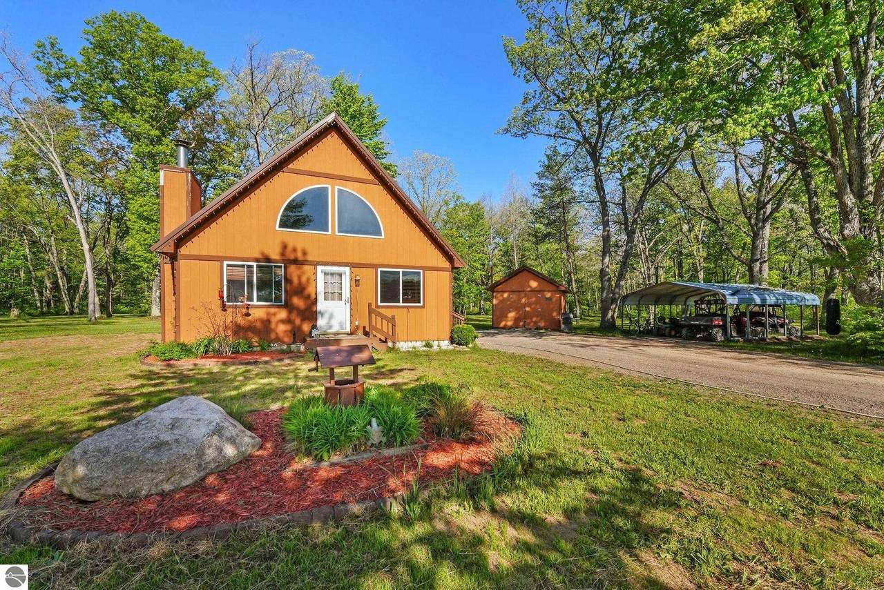 7864 1 ½ Road - Photo 1