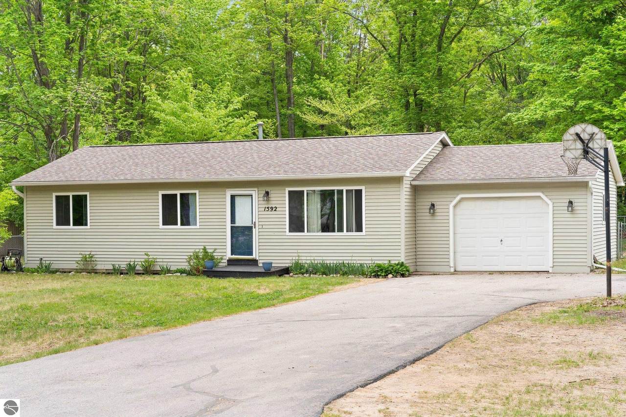 1592 Penbroke Drive - Photo 1