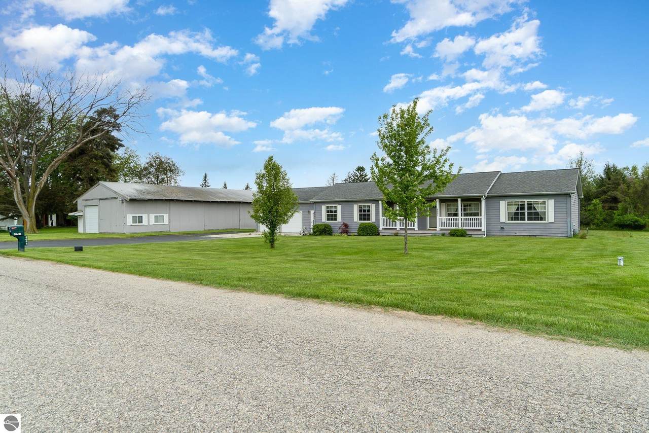 8051 Chippewa Trail - Photo 1
