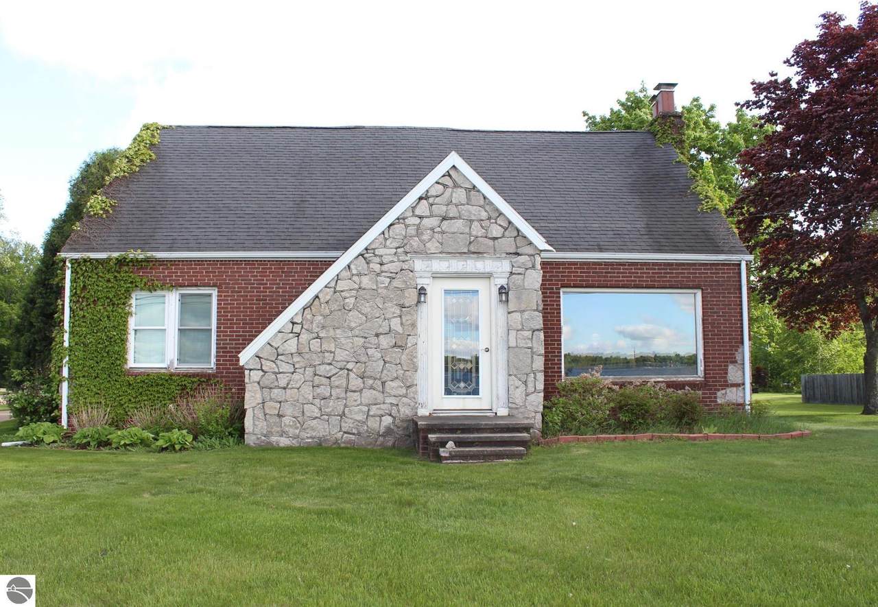1401 Sunnyside Drive - Photo 1