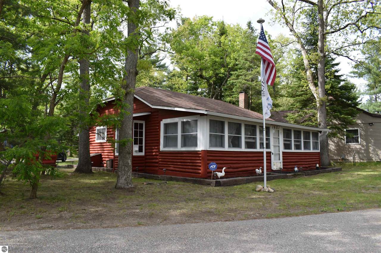 1681 Louks Street - Photo 1