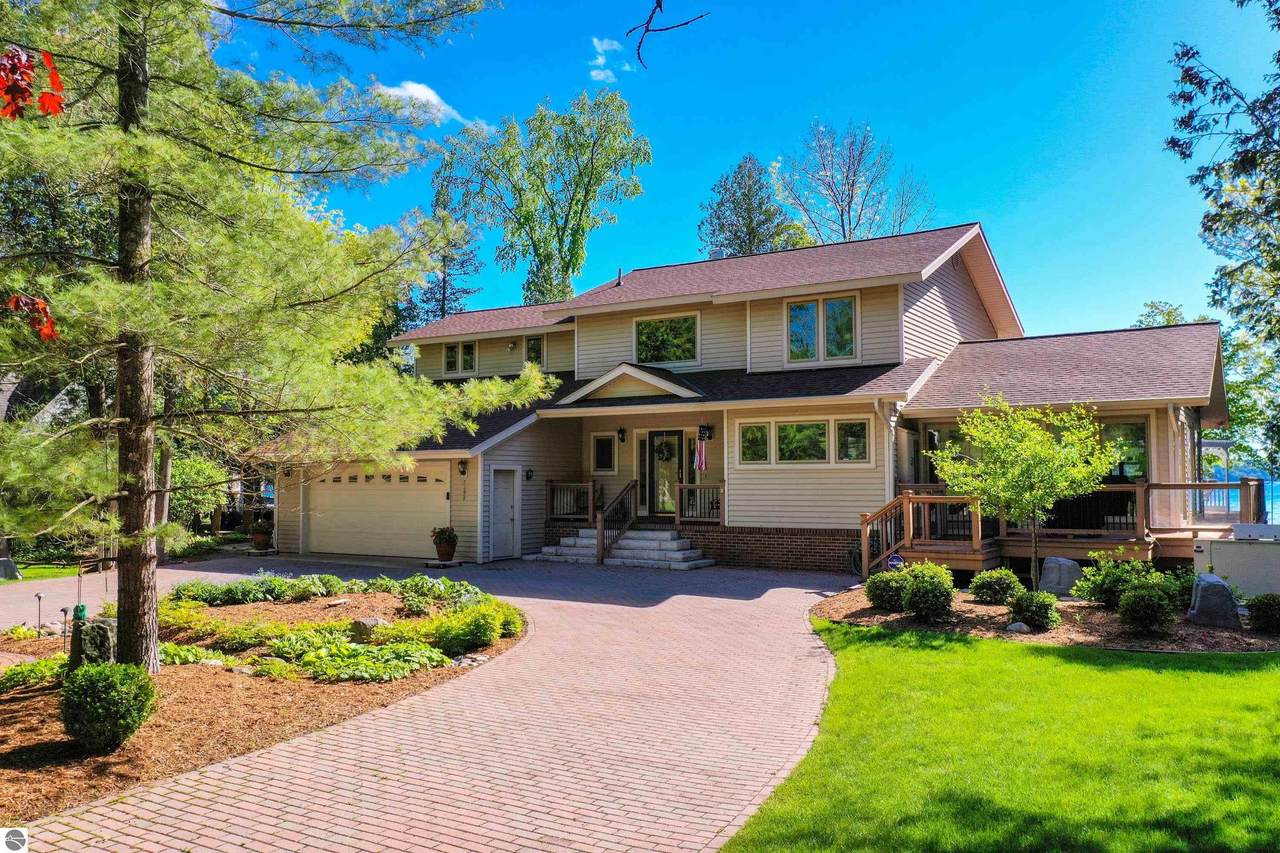 7498 Birchway Drive - Photo 1