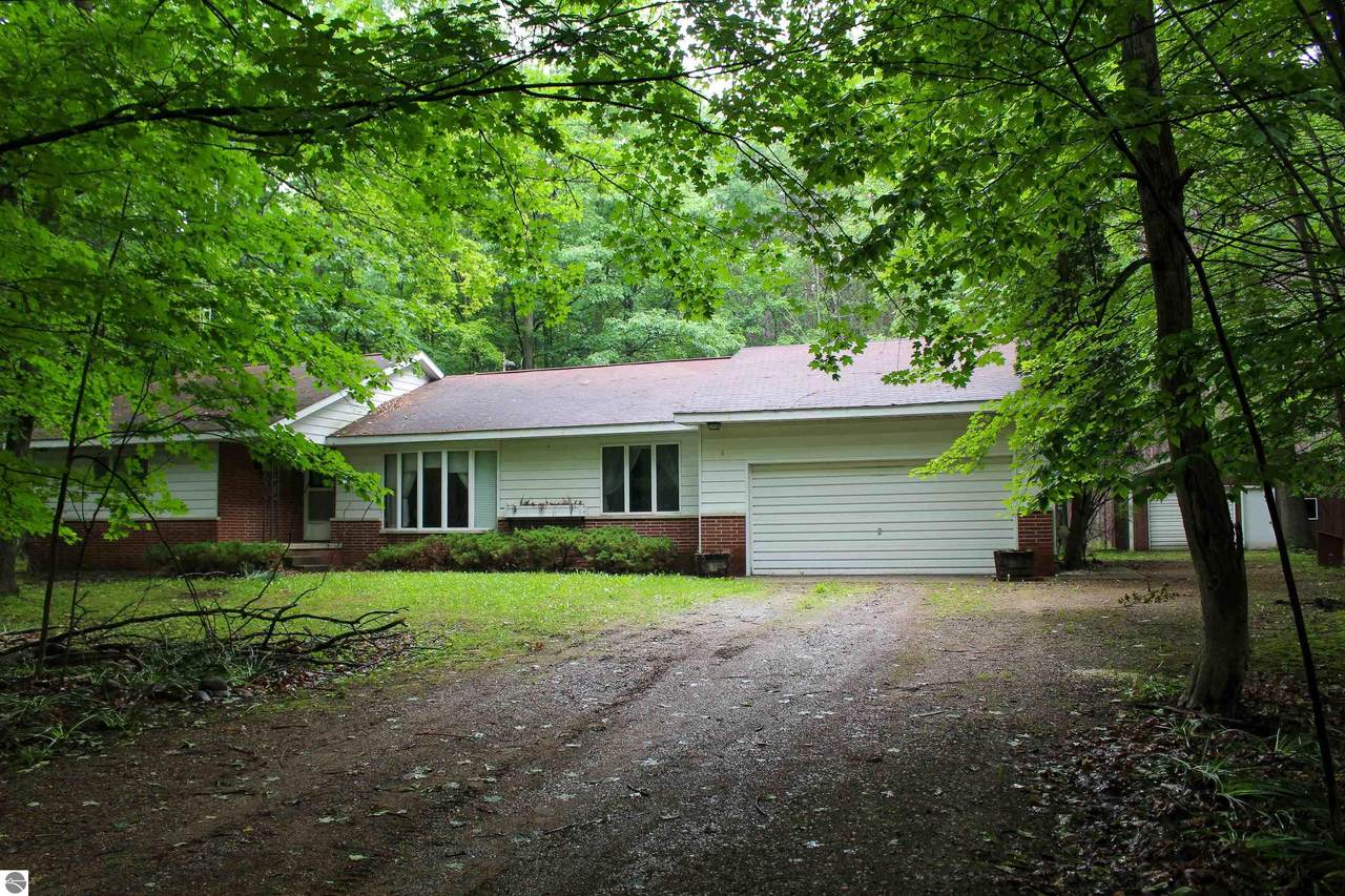 260 Hiawatha Drive - Photo 1