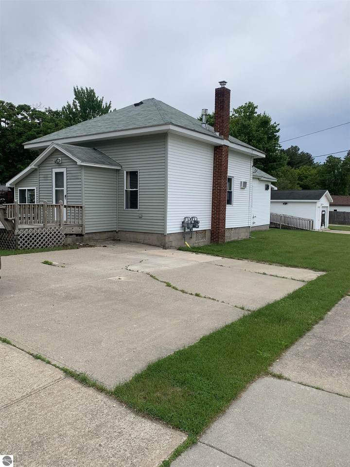 295 Hall Street - Photo 1