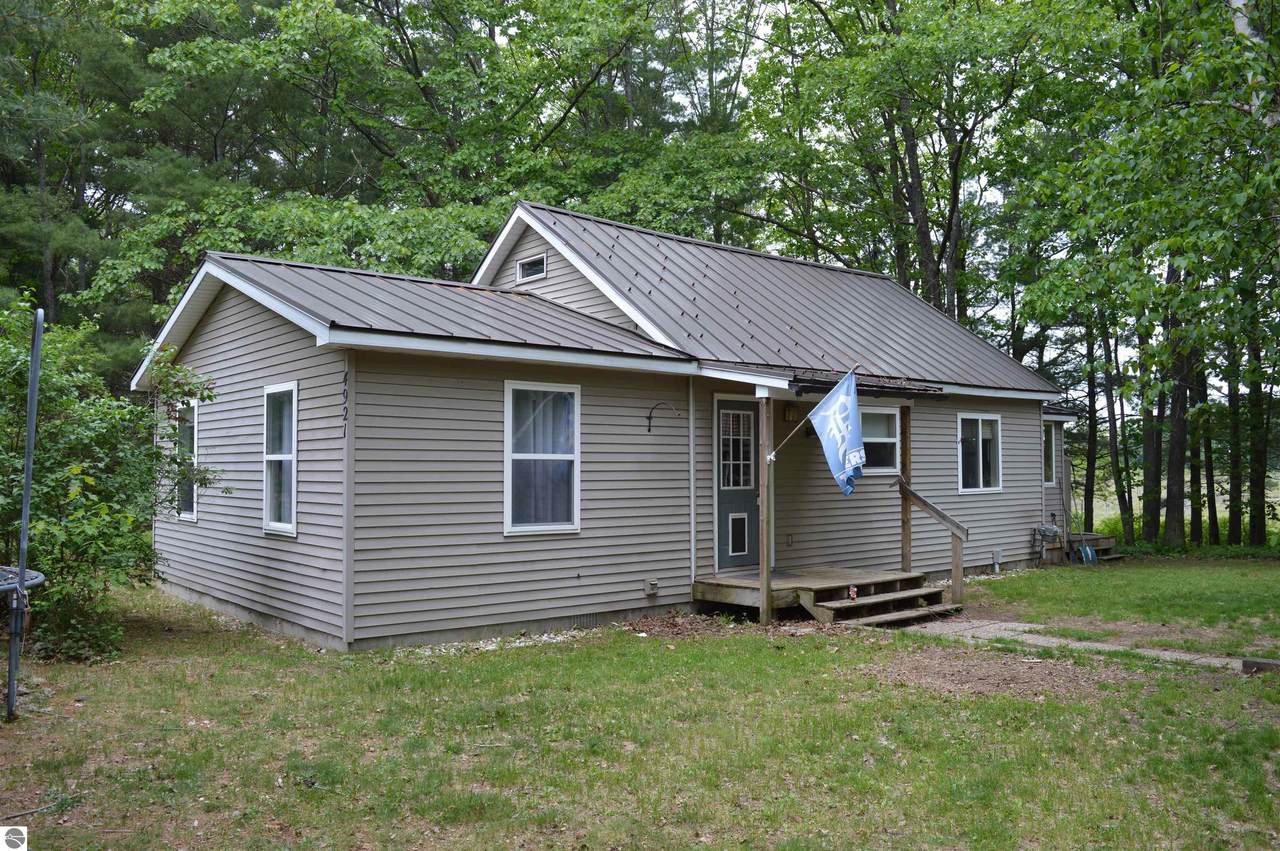 4921 Deerfield Drive - Photo 1