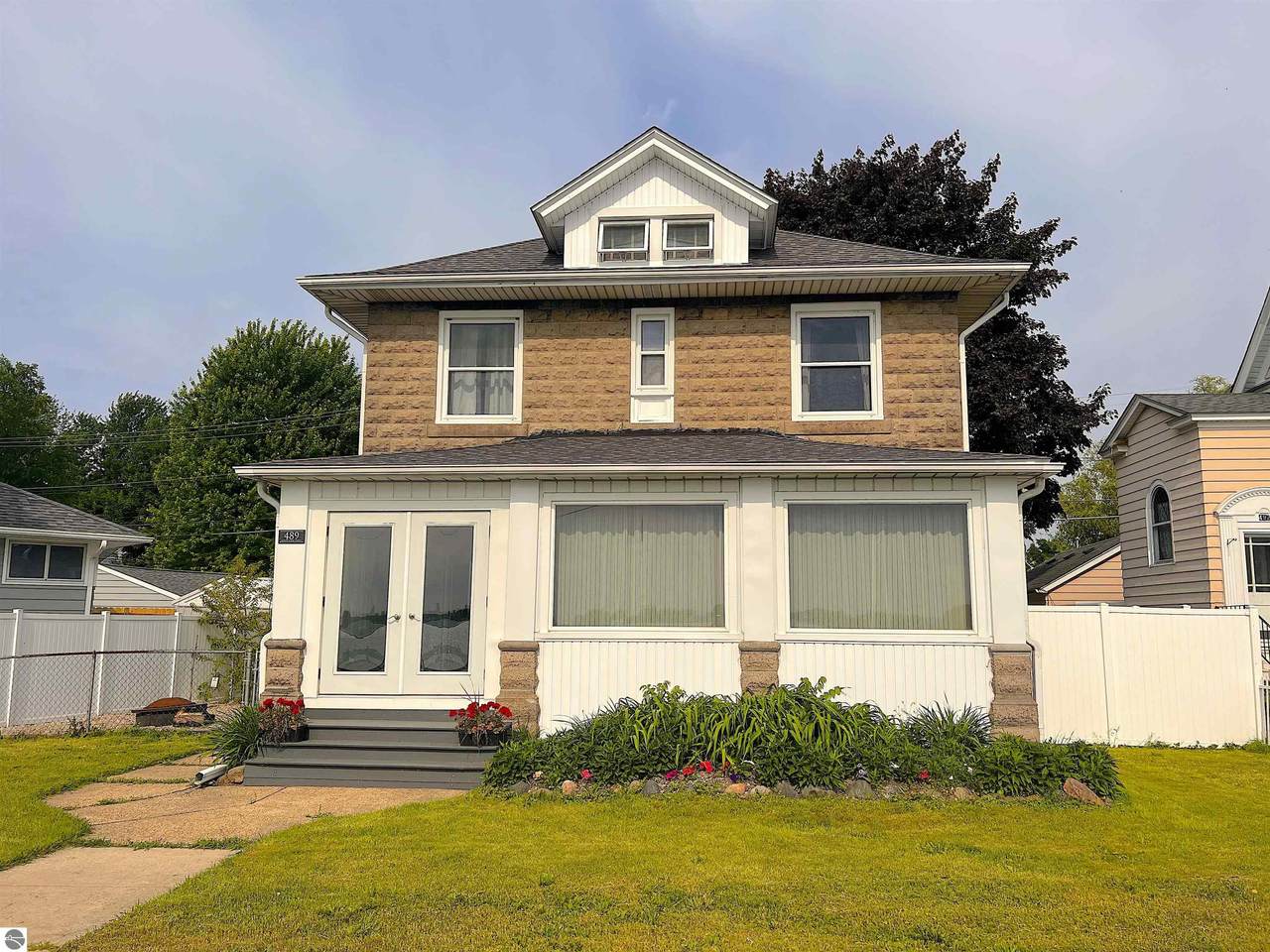 489 Main - Photo 1