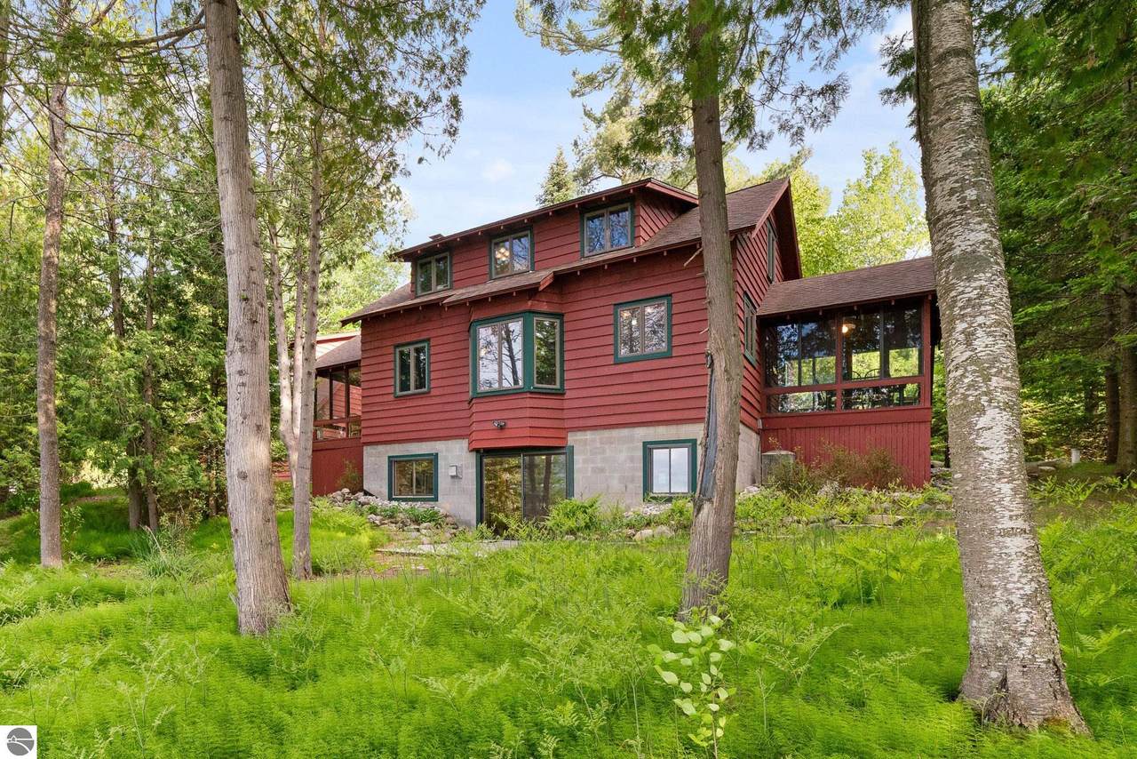 5281 Graham - Photo 1