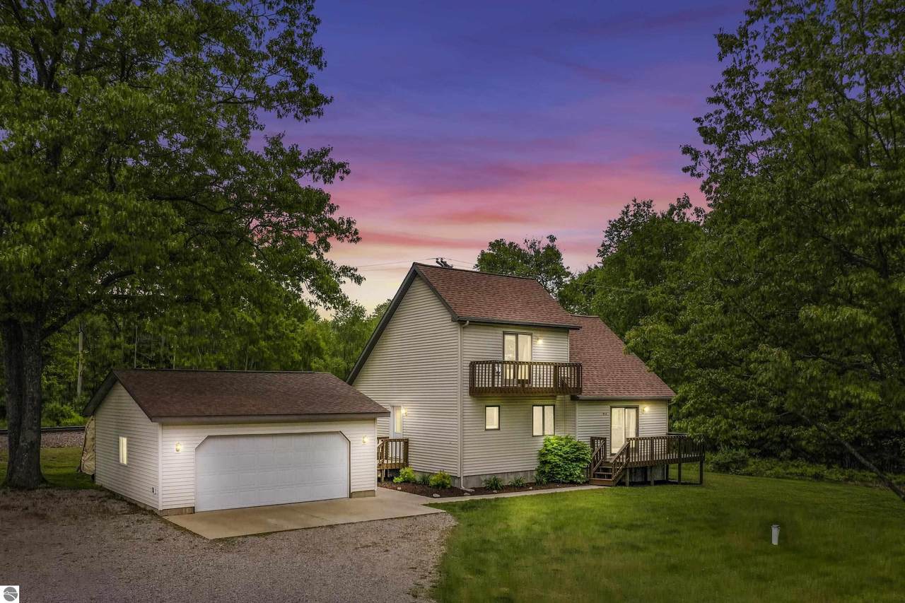 512 Arbutus Drive - Photo 1