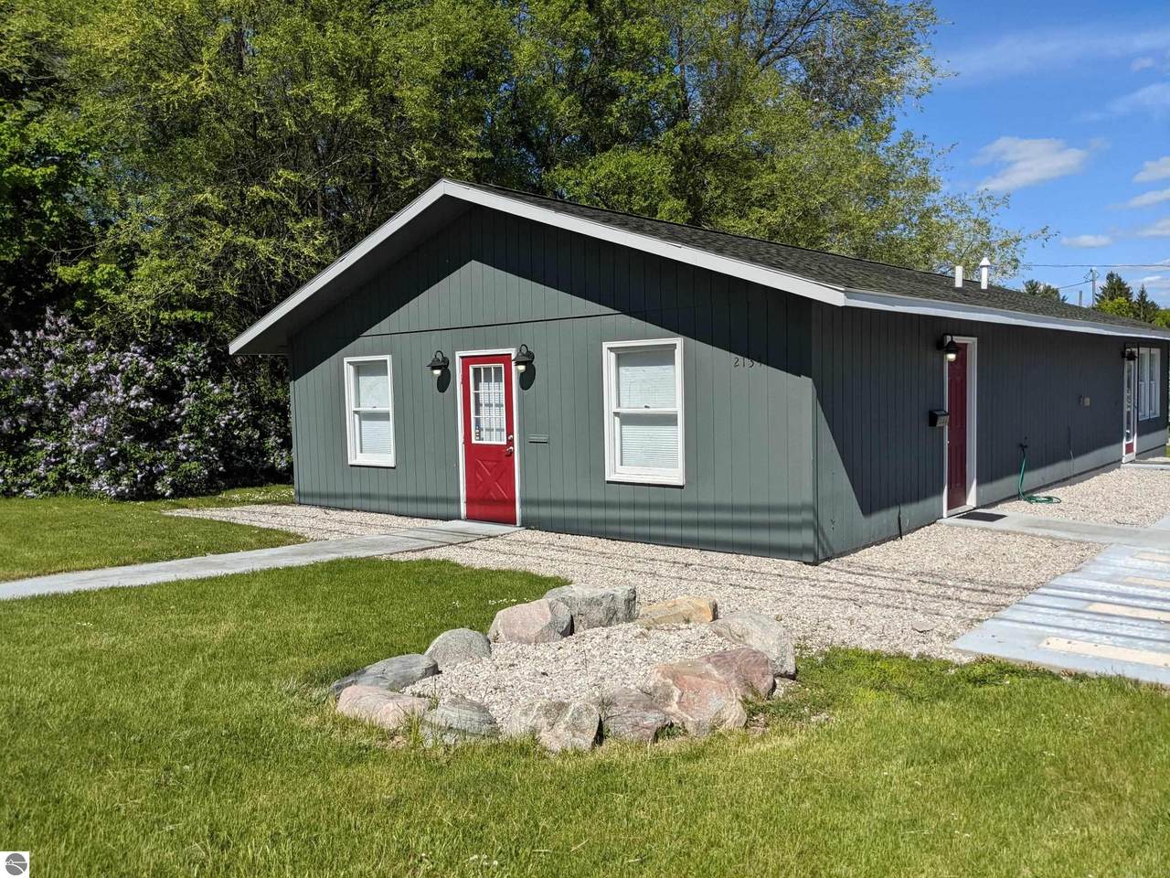 2134 Main - Photo 1