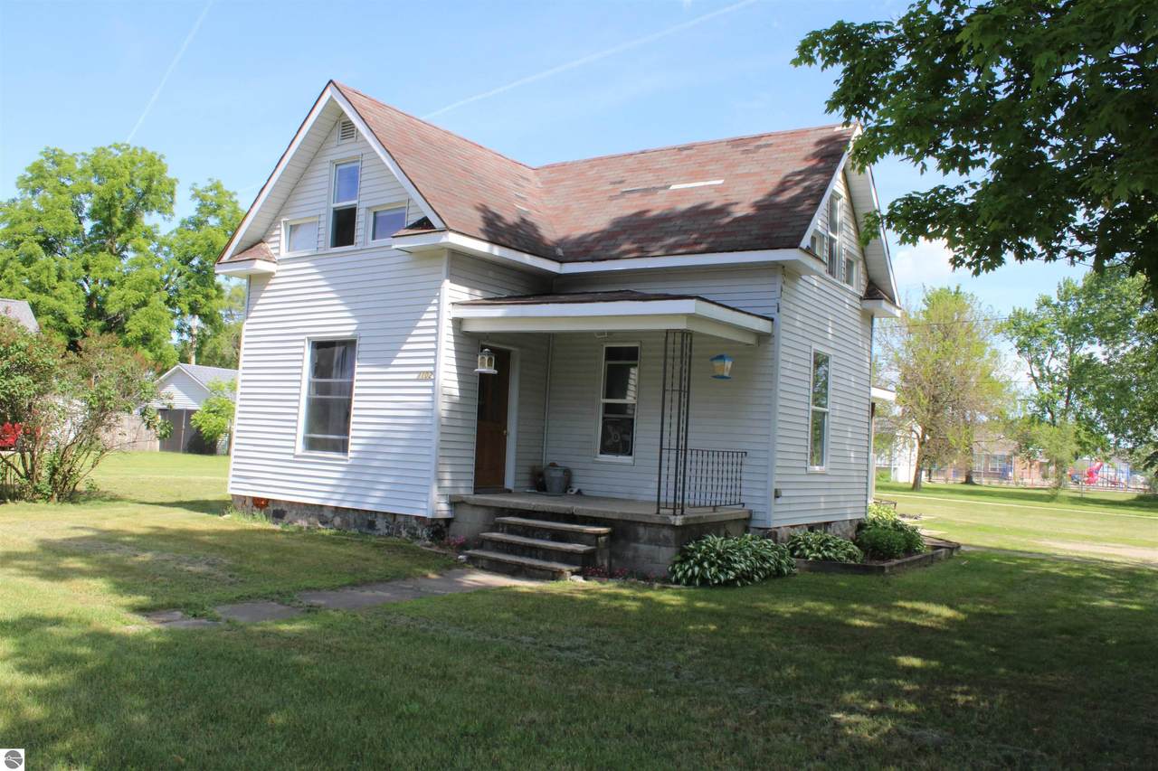 1102 Lyons Street - Photo 1
