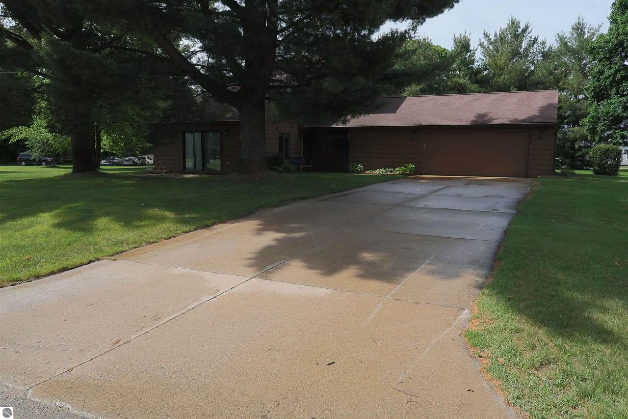 200 North Shore Drive East - Photo 1