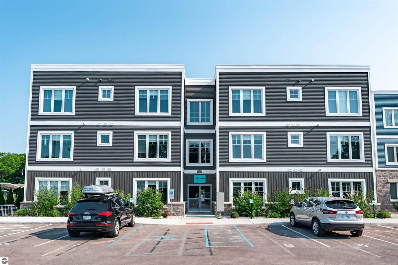 914 Front Street - Photo 1