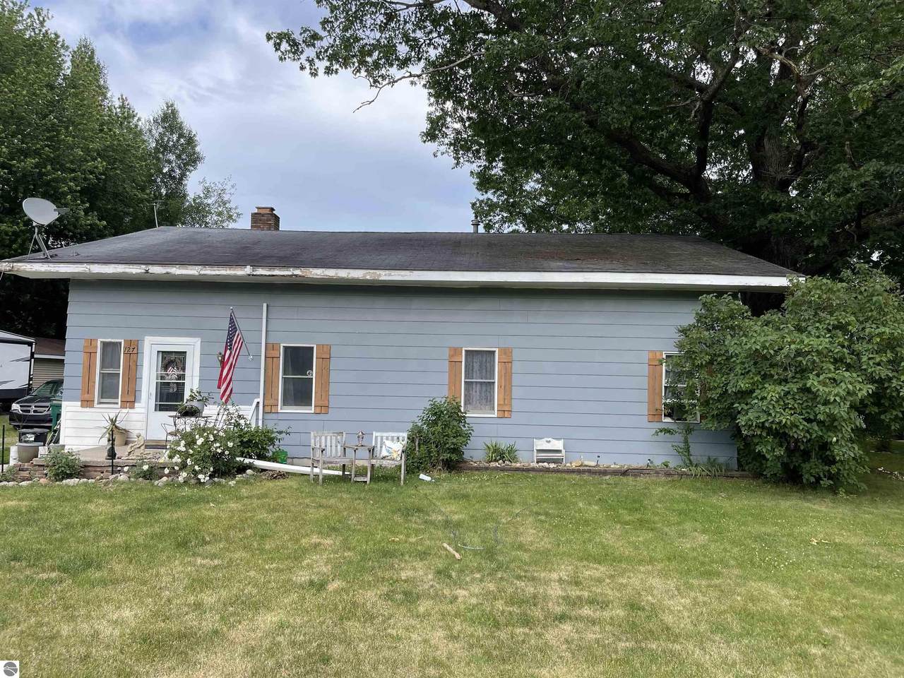 127 10th Avenue - Photo 1