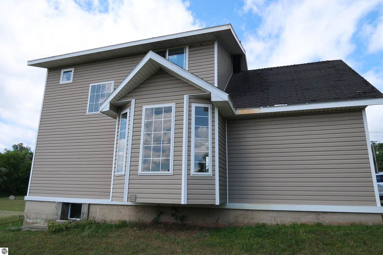 4931 Bamfield Road - Photo 1