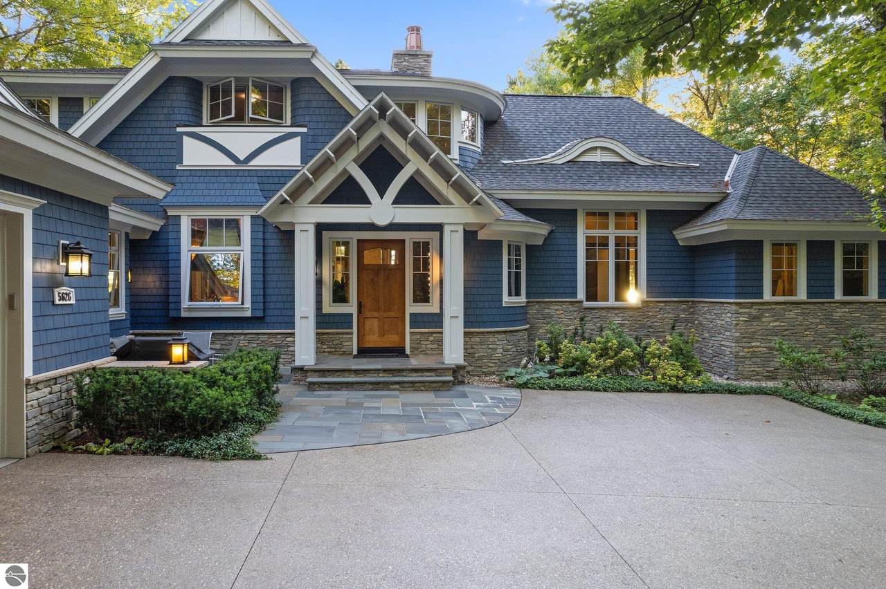 5626 Lakeview Drive - Photo 1