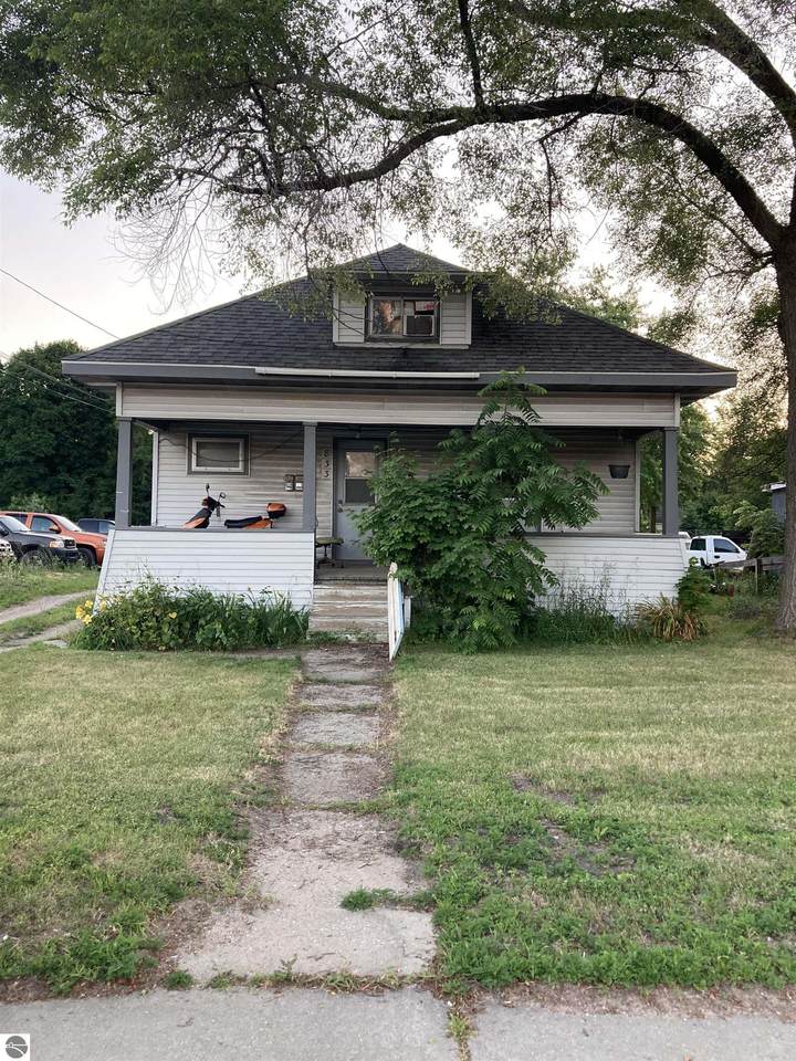 833 Mitchell - Photo 1