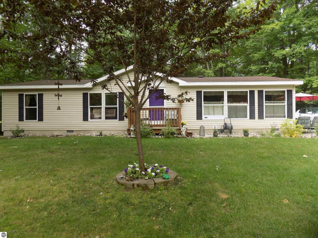 204 Butterfield Avenue - Photo 1
