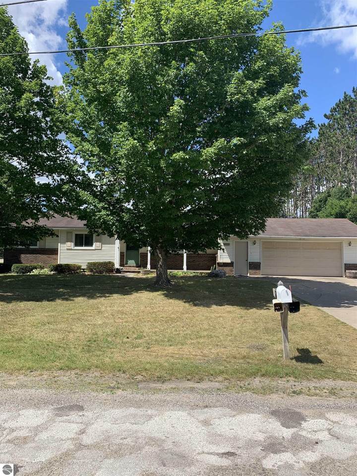 901 Strawberry Lane - Photo 1