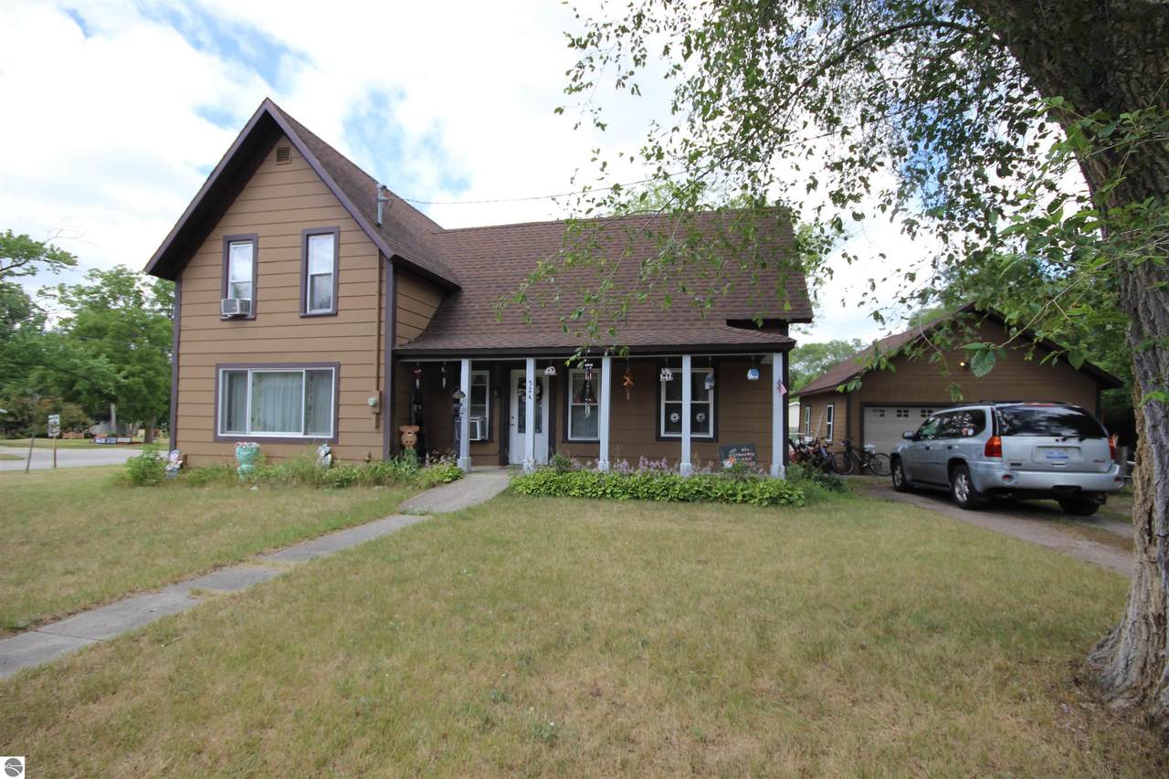 524 Fenton - Photo 1