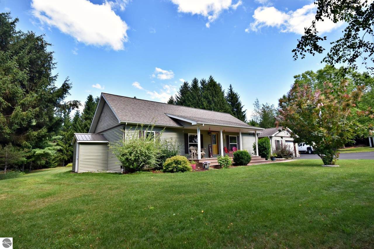 2590 41 Road - Photo 1