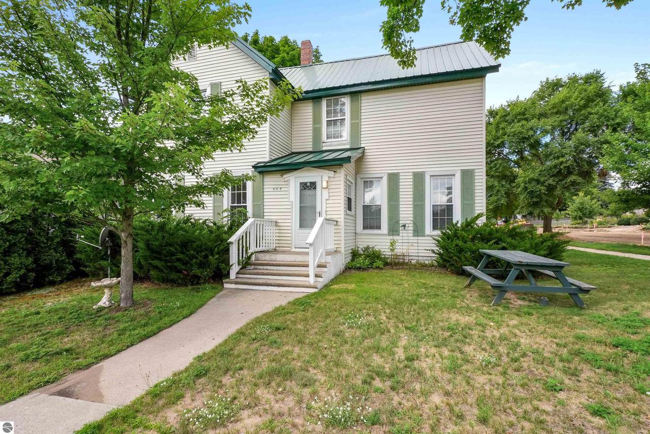 223 Nelson Street - Photo 1