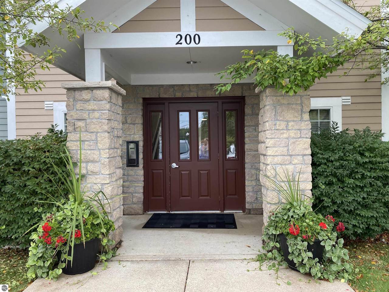 1246 Sunnyside Drive - Photo 1