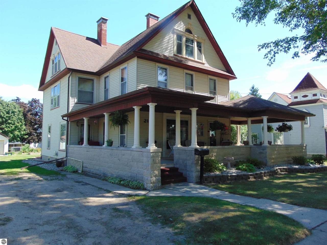 215 Jeffery Street - Photo 1