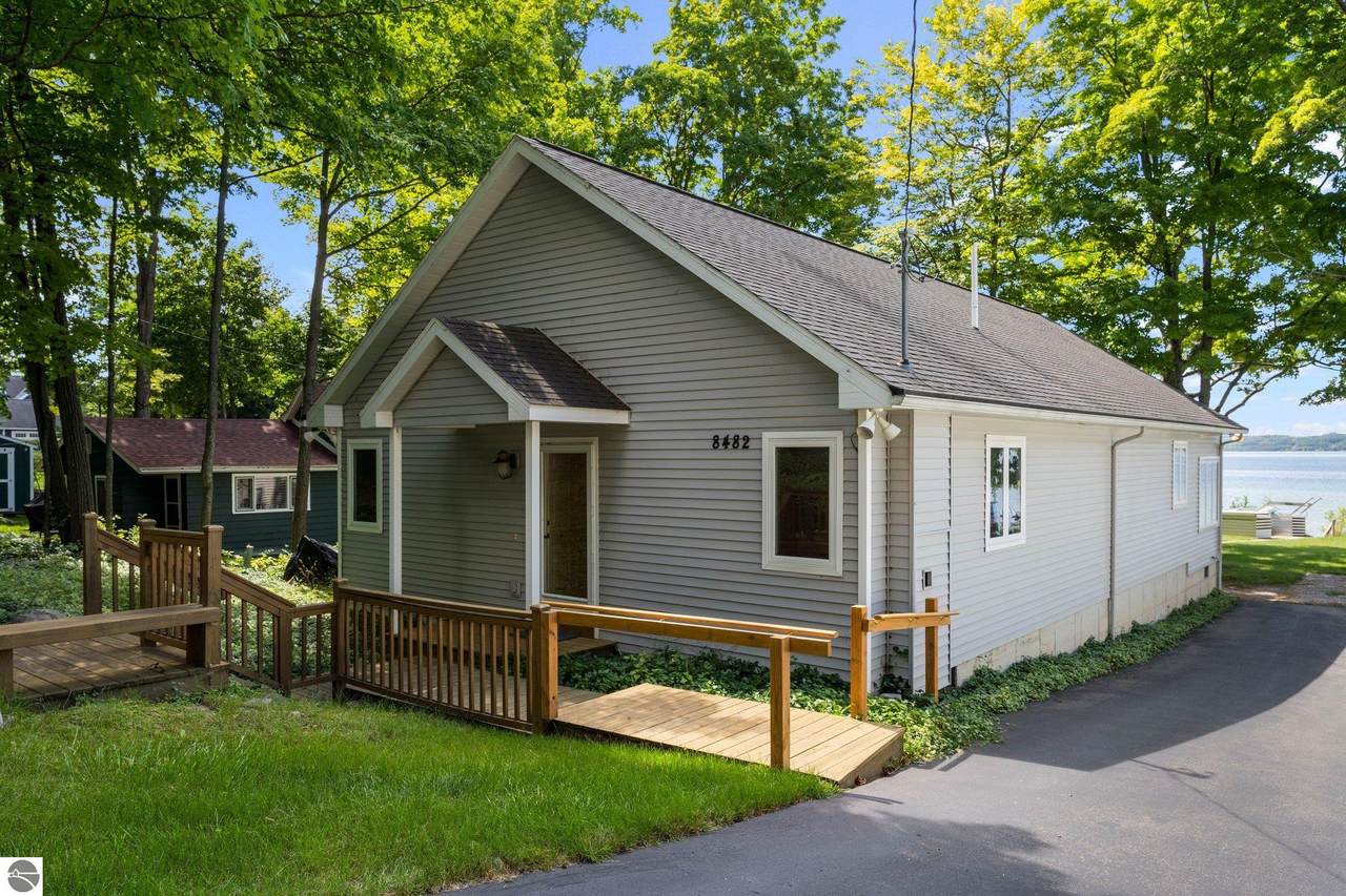 8480 Lakeview Road - Photo 1