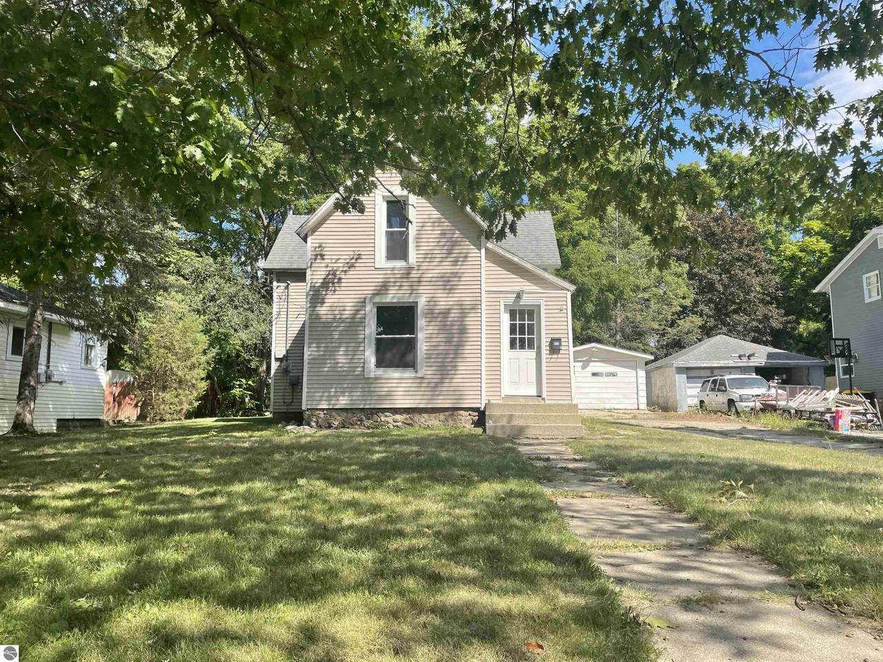 206 Grover Avenue - Photo 1