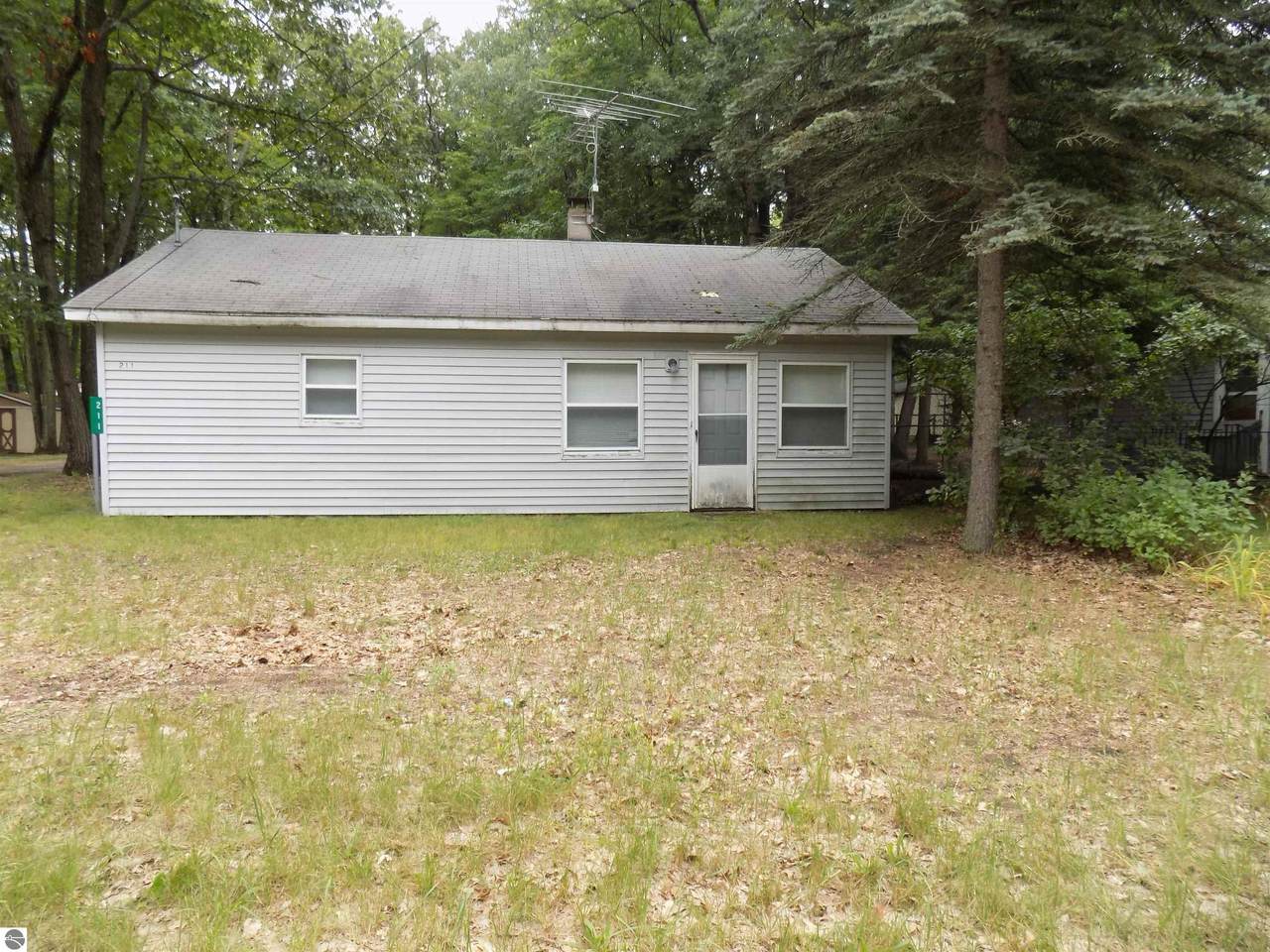 211 Oakdale Drive - Photo 1