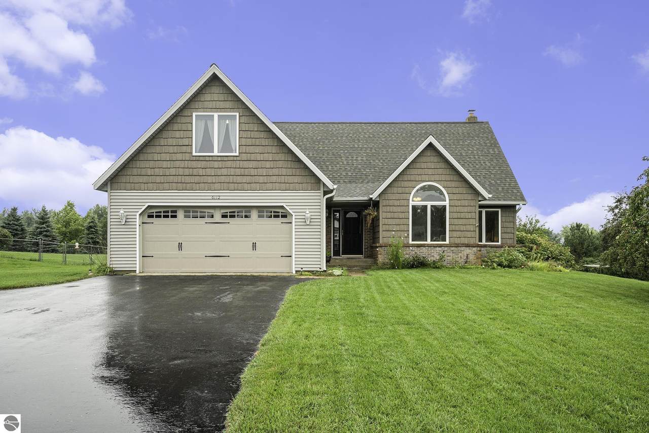 6112 London Drive - Photo 1