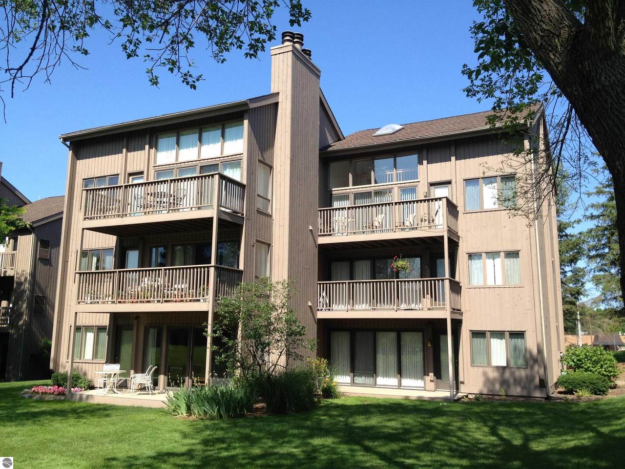 5525 Golfview Court - Photo 1