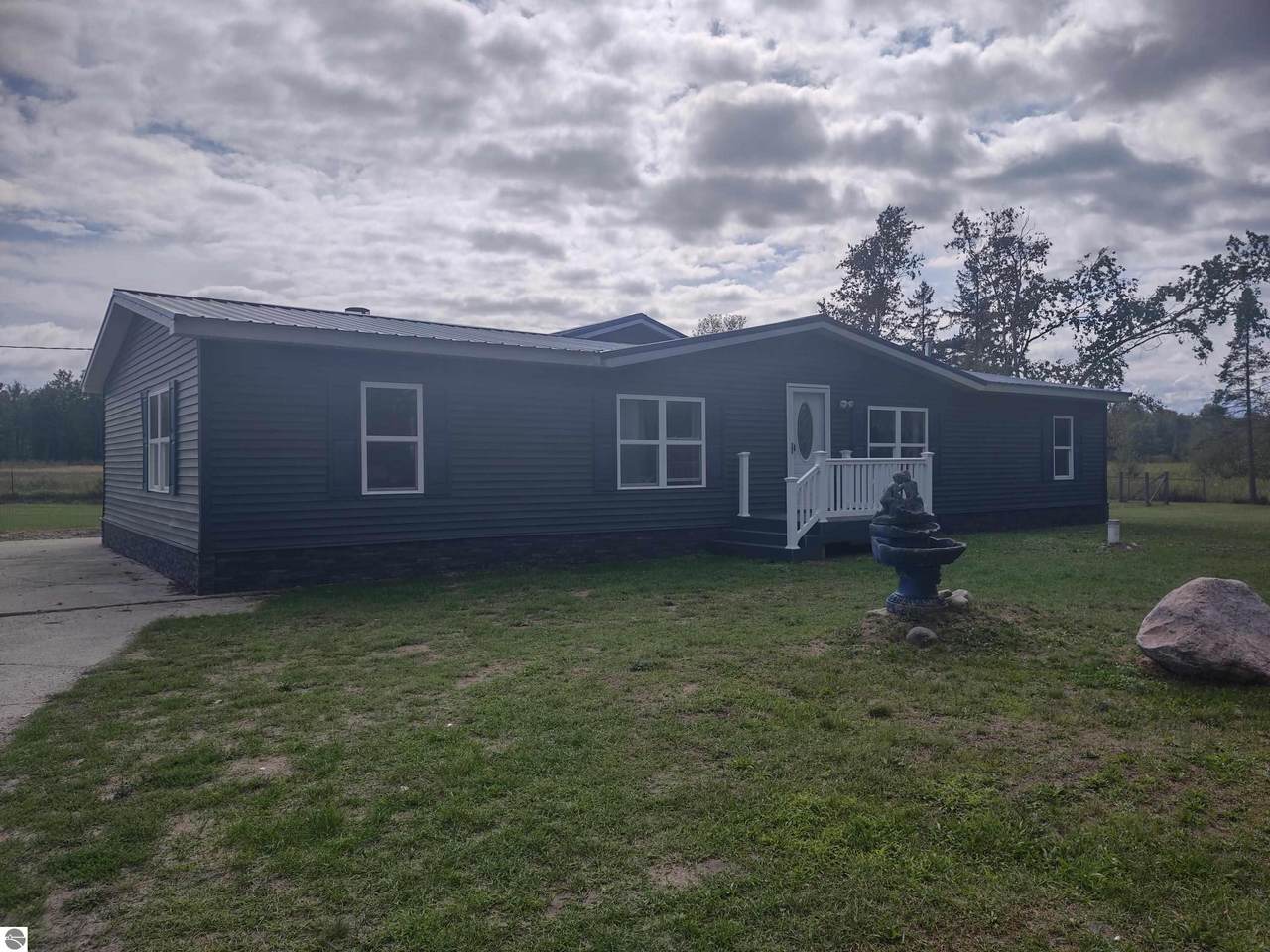 1676 Manor Road - Photo 1